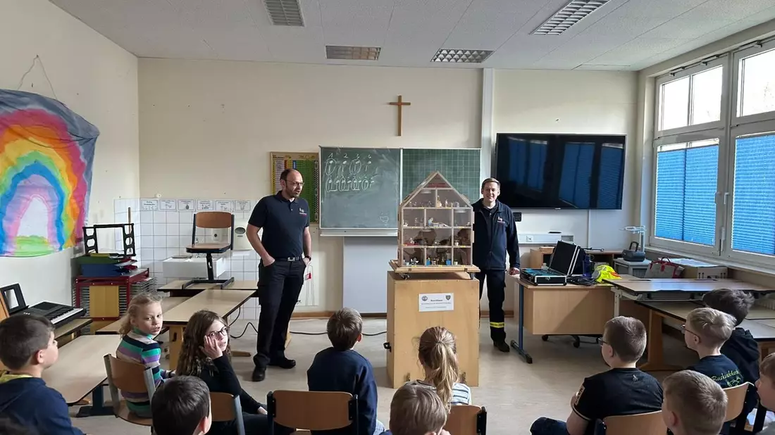 FW-OE: Tag der Feuerwehr an der St. Katharina Grundschule Heinsberg - Bild: presseportal.de