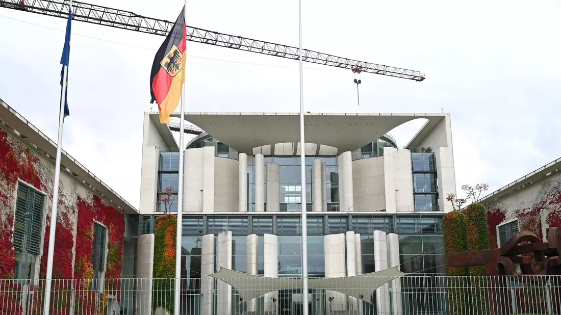 Im Bundeskanzleramt dürften sich am Wochenende die Koalitionäre treffen. (Archivbild) - Bild: Elisa Schu/dpa