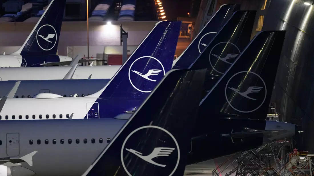 Die Gewerkschaft Ufo hat das Kabinenpersonal der Lufthansa und der Tochter Lufthansa Cityline zu einem Streik aufgerufen. - Bild: Hannes P. Albert/dpa