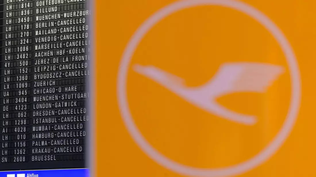 Mitten in den Ufo-Streik platzte die Nachricht, dass sich der Konzern mit der Konkurrenz-Gewerkschaft Verdi auf einen Tarifabschluss für die neue Tochtergesellschaft City Airlines geeinigt hat. - Bild: Hannes P. Albert/dpa