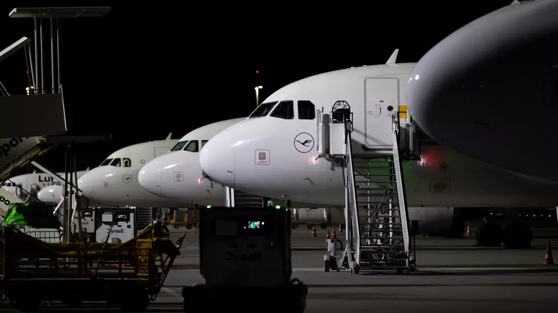 Die erstmals abgeschlossenen Tarifverträge bei der City Airlines gelten für das gesamte fliegende Personal, einschließlich der Pilotinnen und Piloten. - Bild: Sven Hoppe/dpa