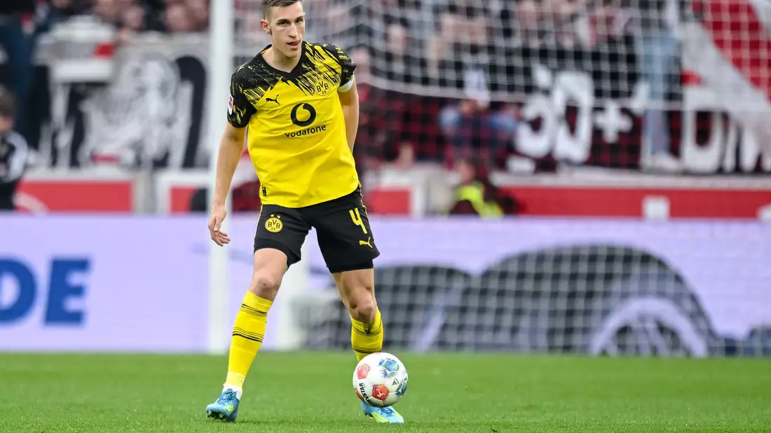 Nico Schlotterbeck hat seinen Vertrag bei Borussia Dortmund verlängert. (Archivbild)  - Bild: Harry Langer/dpa