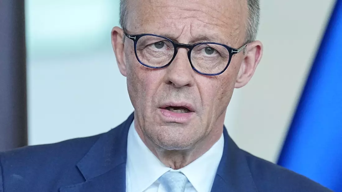 Der Kanzler reagiert «befremdet» und mahnt Reiche zur Zurückhaltung.  - Bild: Michael Kappeler/dpa