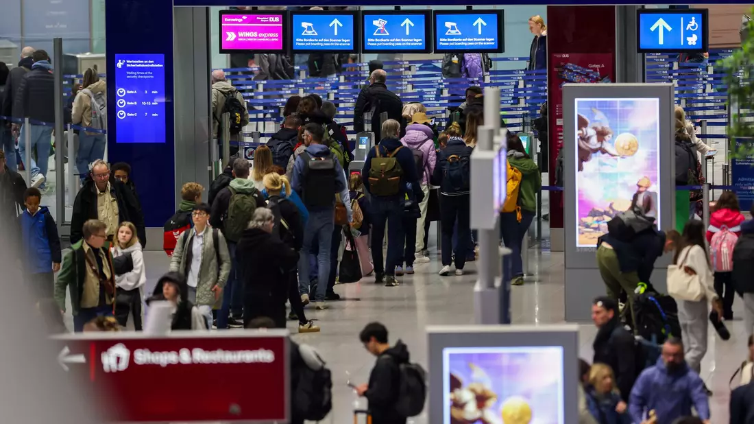 Krisen und Konflikte beeinflussen derzeit die Reiseentscheidungen vieler Urlauber. (Archivbild) - Bild: Christoph Reichwein/dpa