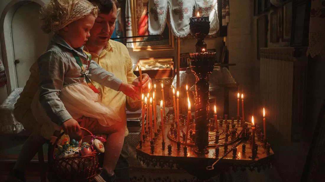 Anlässlich des orthodoxen Osterfests sollen im Ukraine-Krieg die Waffen für eine begrenzte Zeit schweigen. (Archivbild) - Bild: George Ivanchenko/AP/dpa