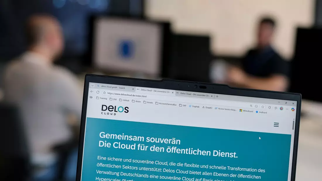 Fachleute betonen, erfolgreiche Verwaltungsdigitalisierung müsse mit einer Vereinfachung von Prozessen einhergehen. Allein dadurch, dass wenig benutzerfreundliche Formulare online zur Verfügung gestellt würden, sei noch nicht viel gewonnen. Für Ältere, die in der analogen Welt besser zurechtkommen, wird es dadurch manchmal sogar schwieriger. (Symbolbild) - Bild: Jan Woitas/dpa