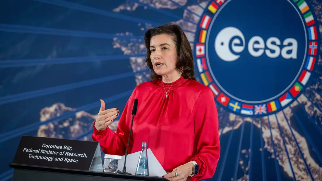 Bundesraumfahrtministerin Dorothee Bär bewertet die Mond-Mission als Erfolg. (Archivbild) - Bild: Sina Schuldt/dpa