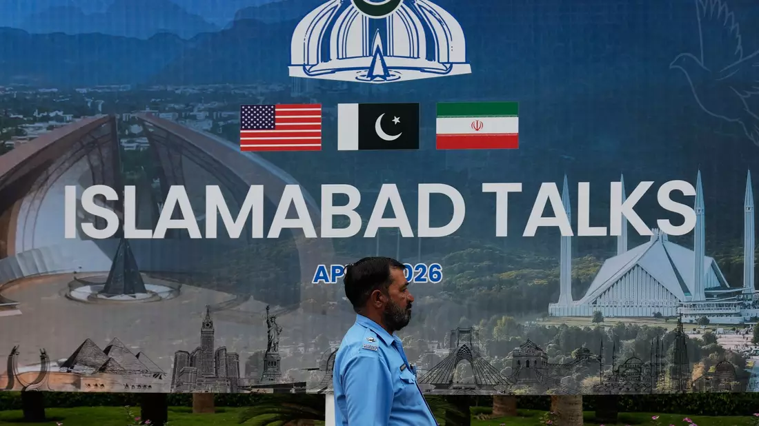 Am Nachmittag sollen die Gespräche zwischen den USA und dem Iran beginnen - unter pakistanischer Vermittlung.  - Bild: Anjum Naveed/AP/dpa