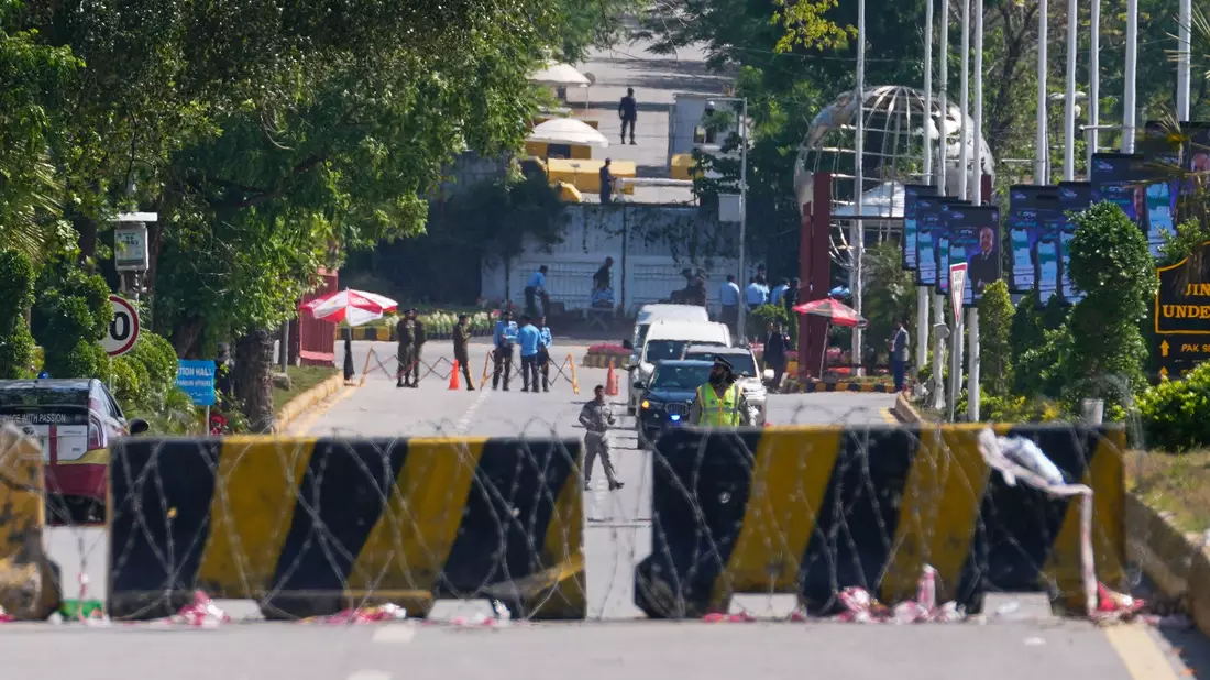 Unter hohen Sicherheitsvorkehrungen beginnen die Friedensgespräche in Islamabad. - Bild: Anjum Naveed/AP/dpa