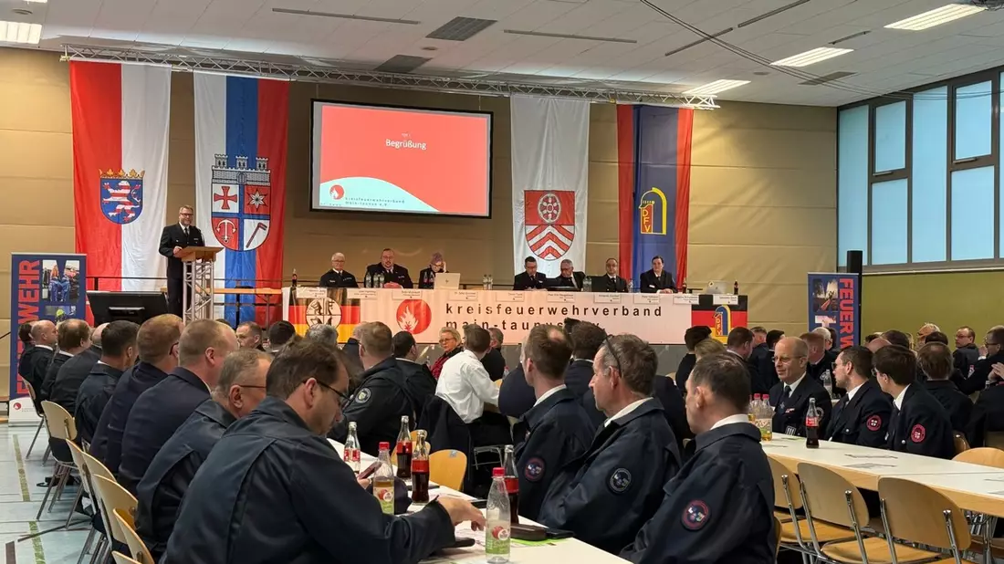 Feuerwehr MTK: Kreisfeuerwehrverband Main-Taunus zieht Bilanz: Nachwuchsarbeit und Krisenkommunikation im Fokus - Bild: presseportal.de