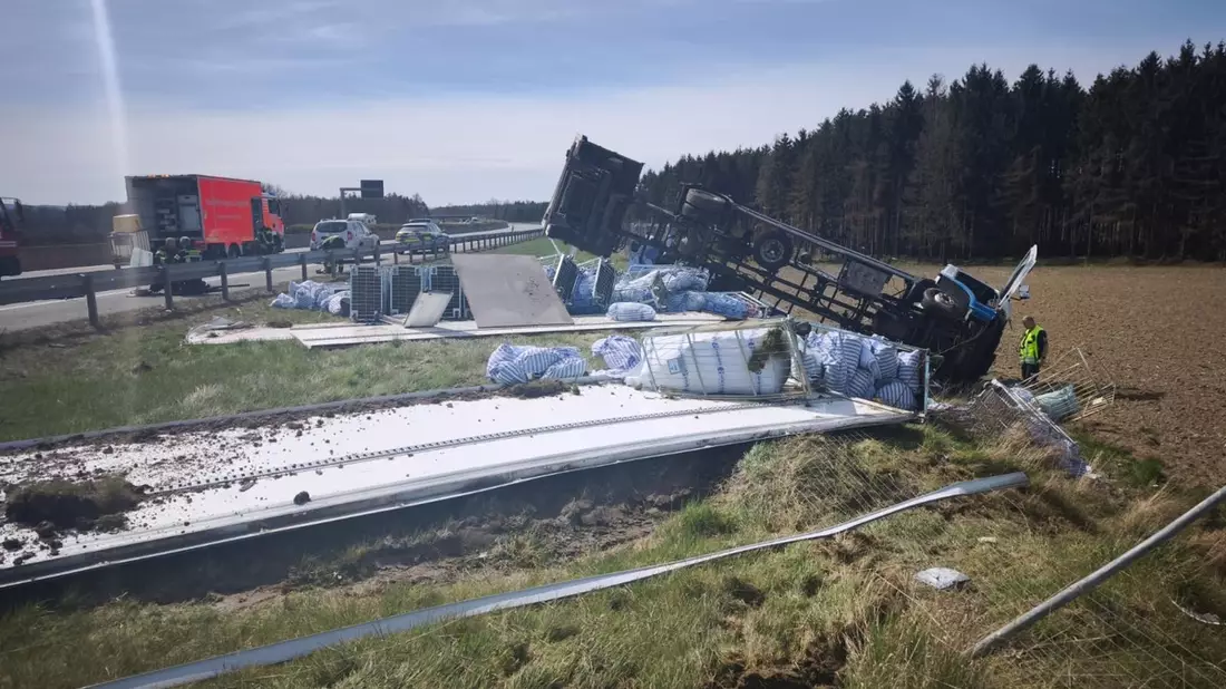 API-TH: Lkw-Unfall auf der BAB 9 - Bild: presseportal.de
