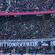 Fans von Borussia Mönchengladbach mit einem Banner über den künftigen Leipziger Reitz. - Foto: Jan Woitas/dpa