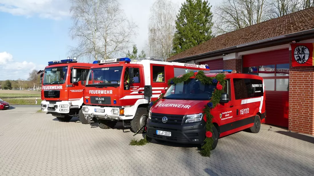 FW Südheide: Stützpunktfeuerwehr Beckedorf freut sich über die offizielle Übergabe eines neuen Mannschaftstransportfahrzeugs - Bild: presseportal.de