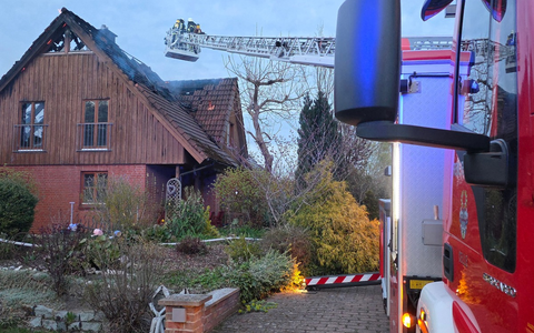 FW Celle: Gebäudebrand in Bostel - 2. Lagemeldung - Foto: presseportal.de