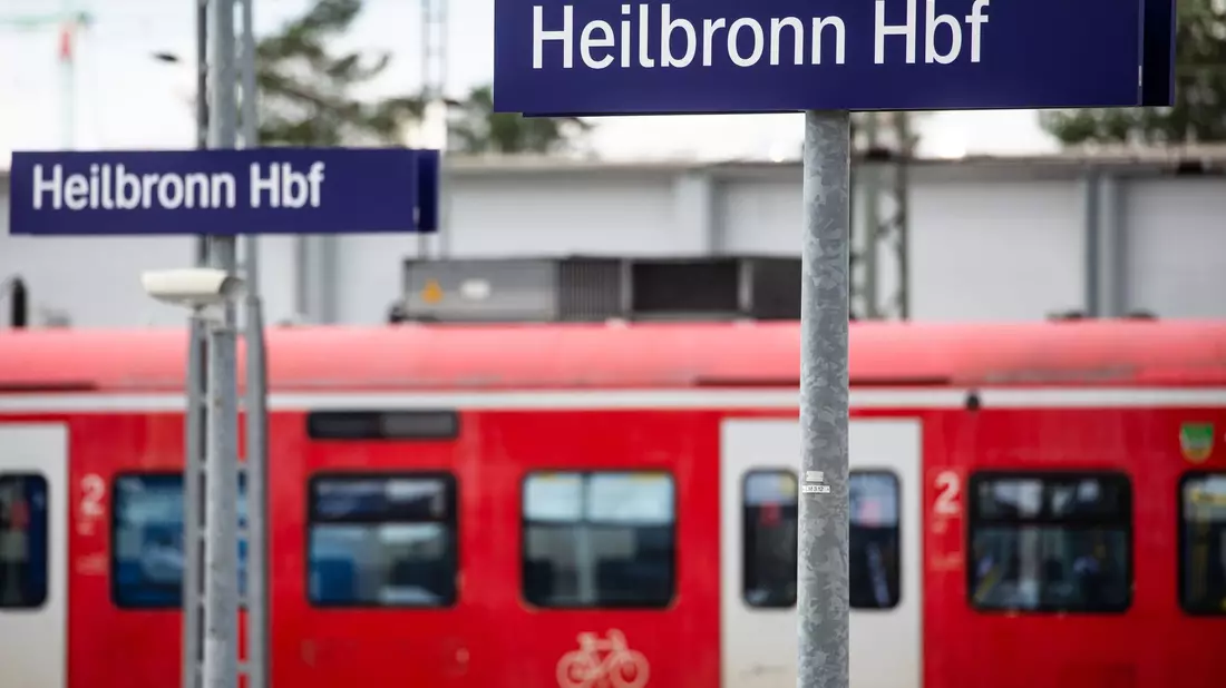 Heilbronn hat den Sprung an die Spitze vor allem wegen hoher Gewinnentnahmen aus Gewerbebetrieben geschafft. (Archivbild) - Bild: Christoph Schmidt/dpa