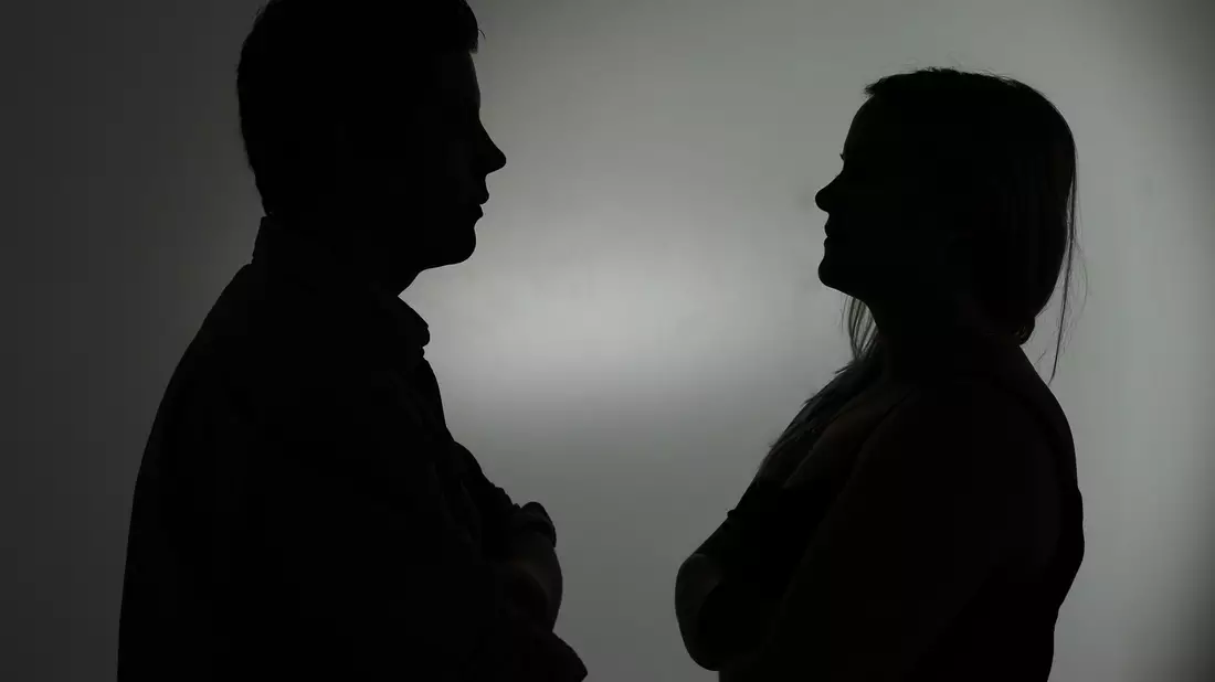 Laut einer neuen YouGov-Umfrage nehmen viele Deutsche den Umgangston heute rauer wahr als vor fünf Jahren. (Symbolbild) - Bild: picture alliance / dpa