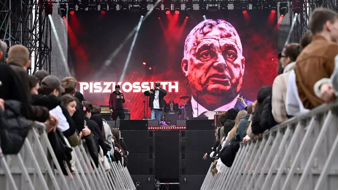 Ministerpräsident VIktor Orban muss bei der Wahl in Ungarn um seine Macht bangen.  - Bild: Denes Erdos/AP/dpa