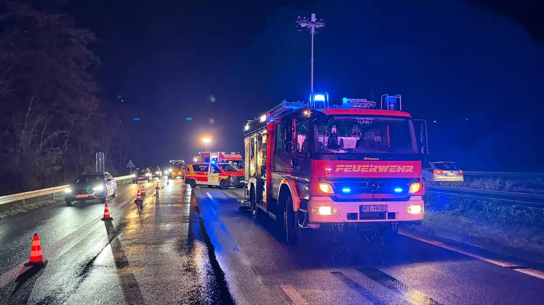 FW Hünxe: Verkehrsunfall auf der BAB 3 - beide Fahrtrichtungen betroffen - Bild: presseportal.de