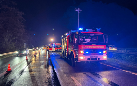 FW Hünxe: Verkehrsunfall auf der BAB 3 - beide Fahrtrichtungen betroffen - Foto: presseportal.de FW Hünxe: Verkehrsunfall auf der BAB 3 - beide Fahrtrichtungen betroffen - Foto: presseportal.de