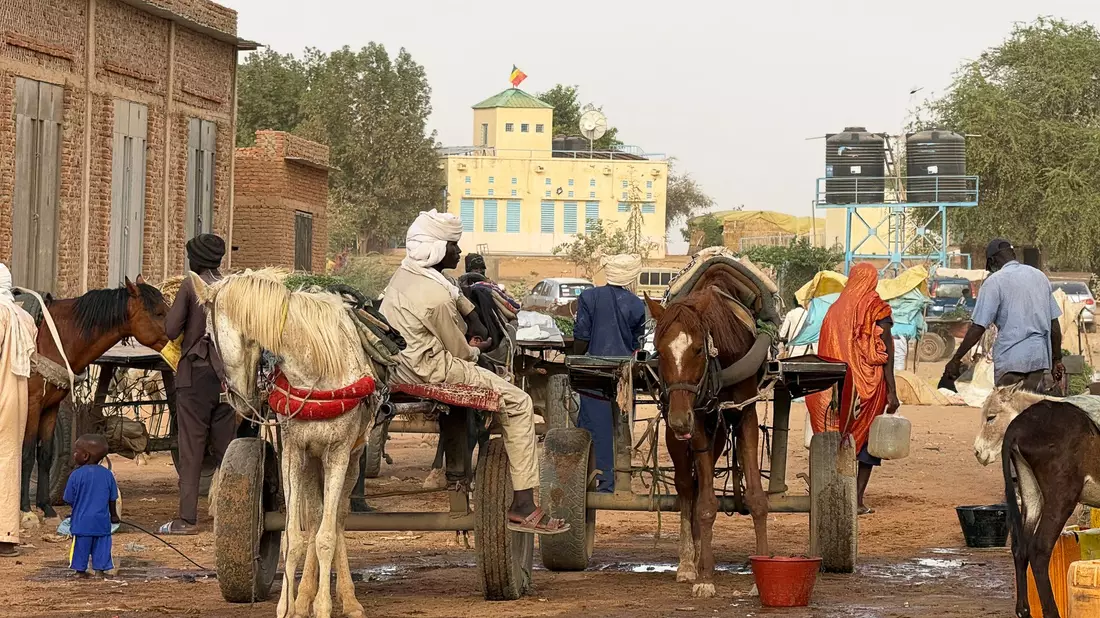 Die Grenzstadt Adré im Osten des Tschad ist für viele Flüchtlinge aus Darfur ein erster Anlaufpunkt nach der Flucht aus dem Krieg. - Bild: Eva Krafczyk/dpa