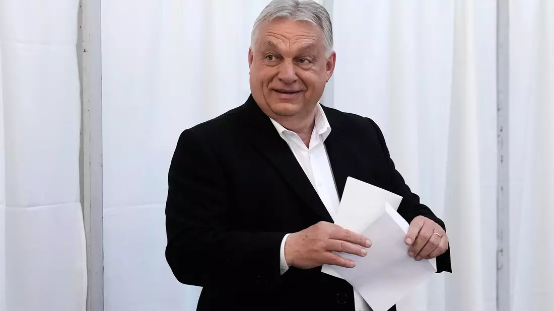 Auch Ministerpräsident Viktor Orban hat seine Stimme bereits abgegeben. - Bild: Petr David Josek/AP/dpa