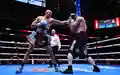 Ungefährdeter Sieg: Tyson Fury (l) im Ring gegen Arslanbek Machmudow. - Foto: Bradley Collyer/PA Wire/dpa