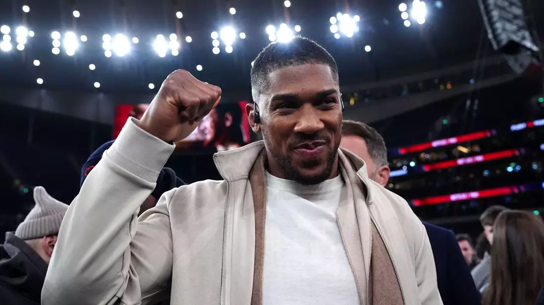 Der Boxer Anthony Joshua beim Kampf zwischen Tyson Fury und Arslanbek Machmudow.  - Bild: Bradley Collyer/PA/AP/dpa