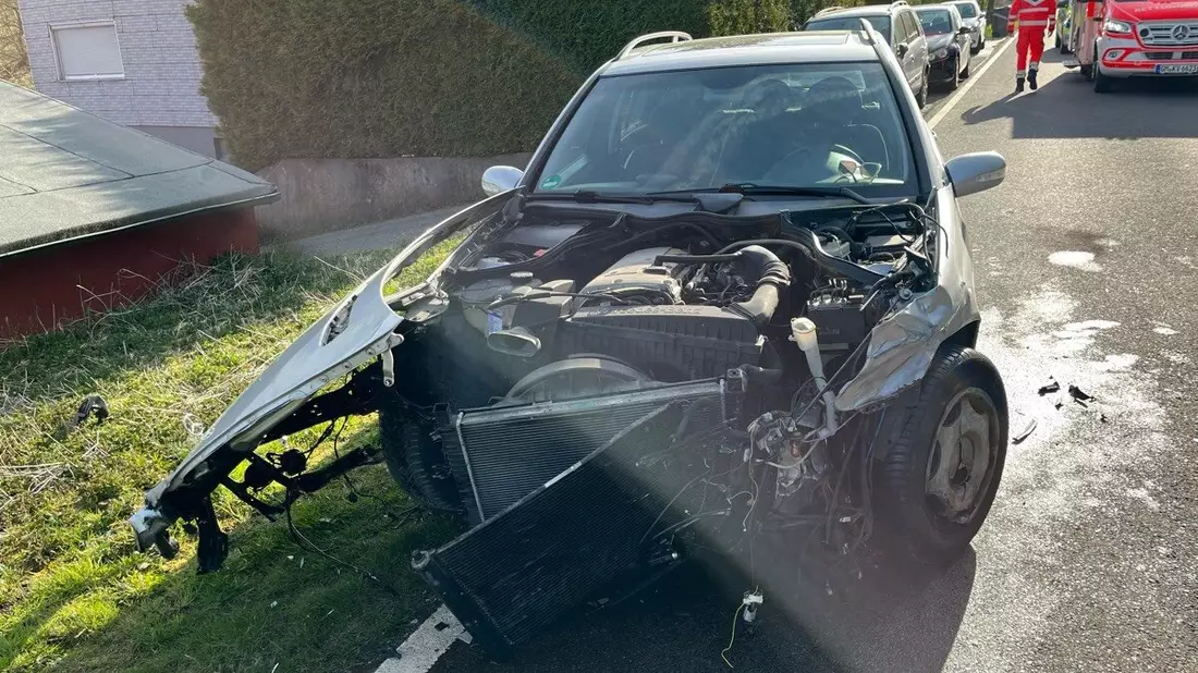 POL-GM: Autos kollidieren auf der B256 - Bild: presseportal.de