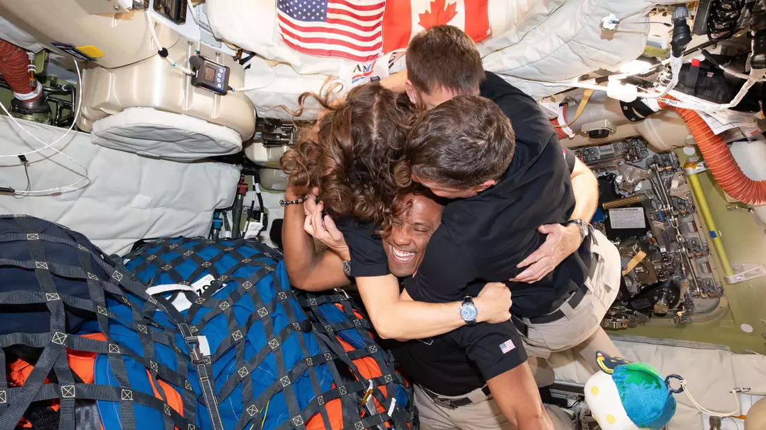Die «Artemis 2»-Crew ist in einer Art großen Acht um den Mond herum geflogen.  - Bild: Uncredited/NASA/AP/dpa