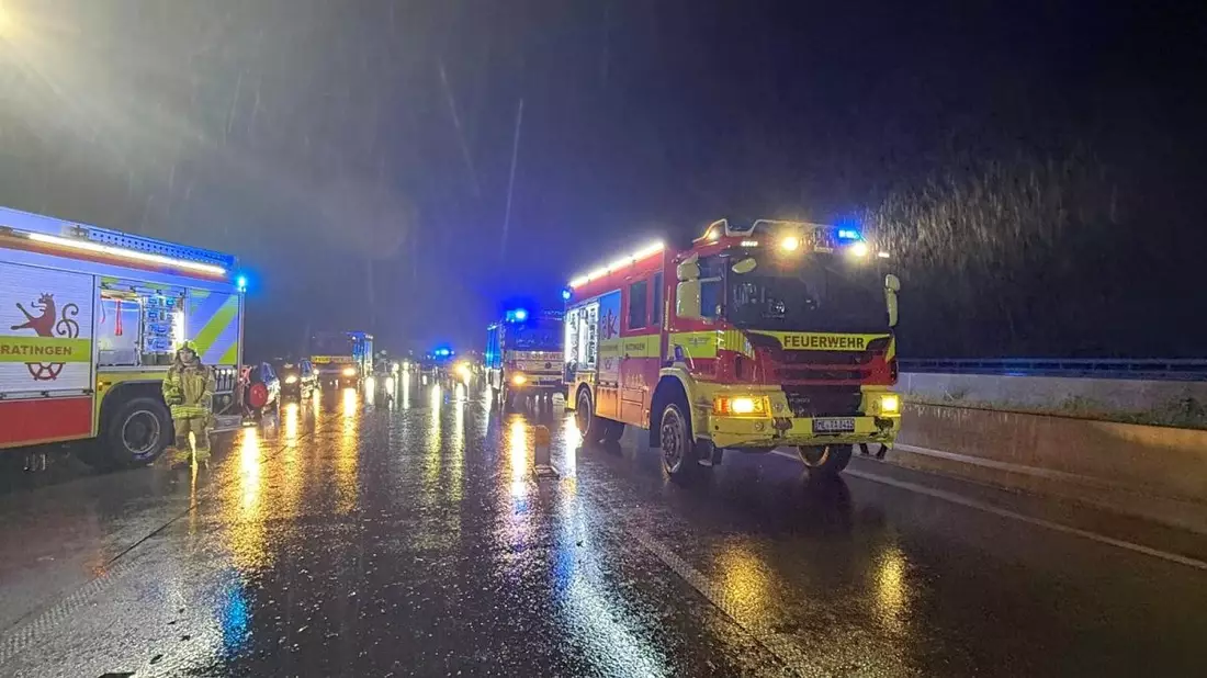 FW Ratingen: Verkehrsunfall auf der BAB 52 nach Starkregen - Bild: presseportal.de