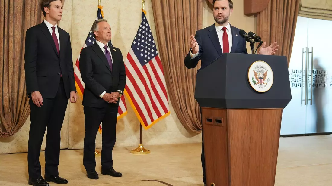 Nach 21 Stunden habe sich die iranische Seite dazu entschieden, die Bedingungen der USA nicht zu akzeptieren, sagte US-Vizepräsident Vance.  - Bild: Jacquelyn Martin/POOL AP/AP/dpa