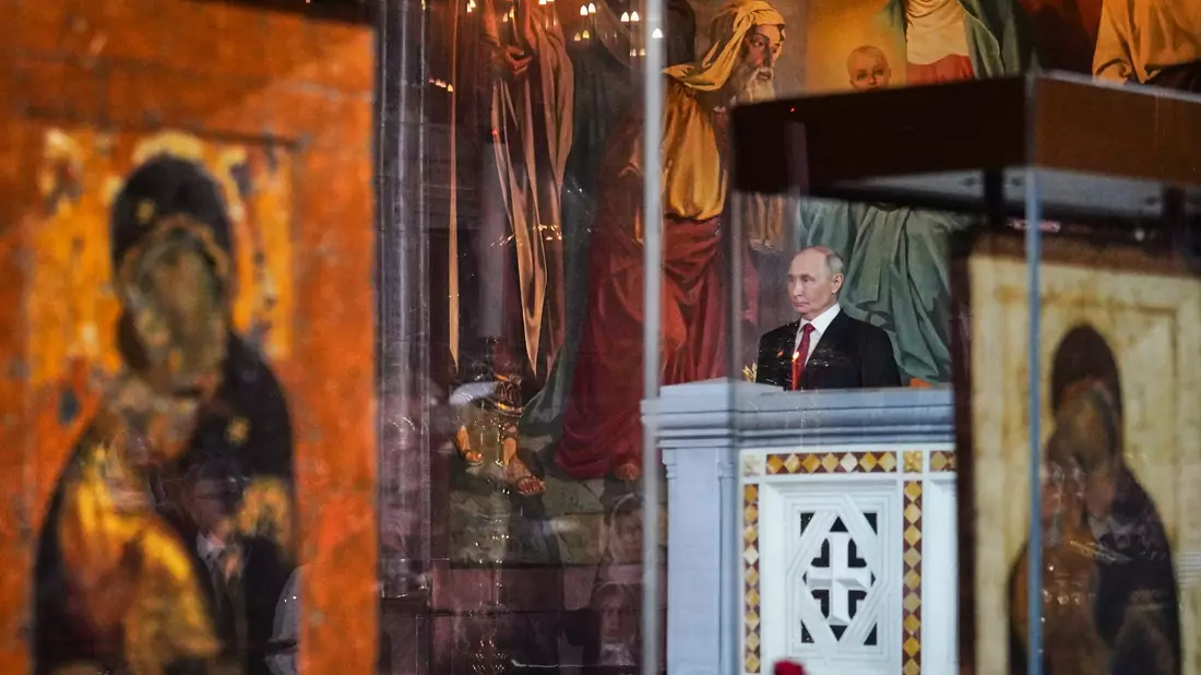 Kremlchef Wladimir Putin hat zum orthodoxen Osterfest eine Waffenruhe in seinem Angriffskrieg gegen die Ukraine angeordnet. - Bild: Oleg Varov/Russian Orthodox Church Press Service/AP/dpa