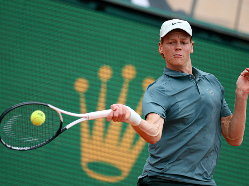 Jannik Sinner triumphiert beim Masters-Turnier in Monte-Carlo. - Foto: Valery Hache/AFP/dpa