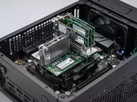 Platypus-Adapter: GPU-Höhe plus SSD-Slots für 27 Euro - Foto: über boerse-global.de