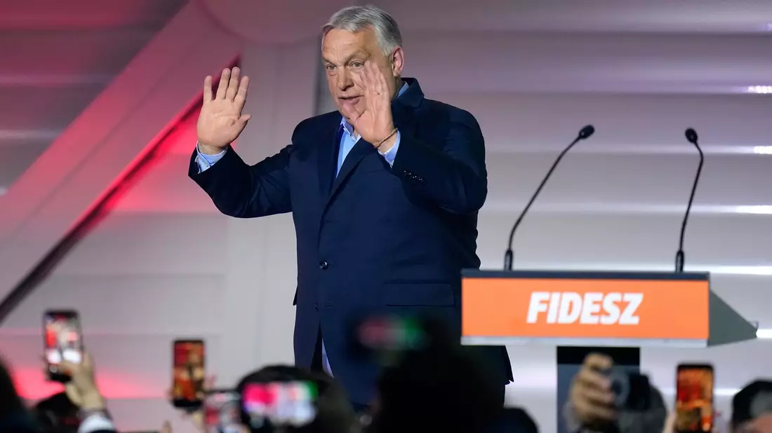 Nach der Wahl in Ungarn gesteht Ministerpräsident Orban seine Niederlage ein. - Bild: Petr David Josek/AP/dpa
