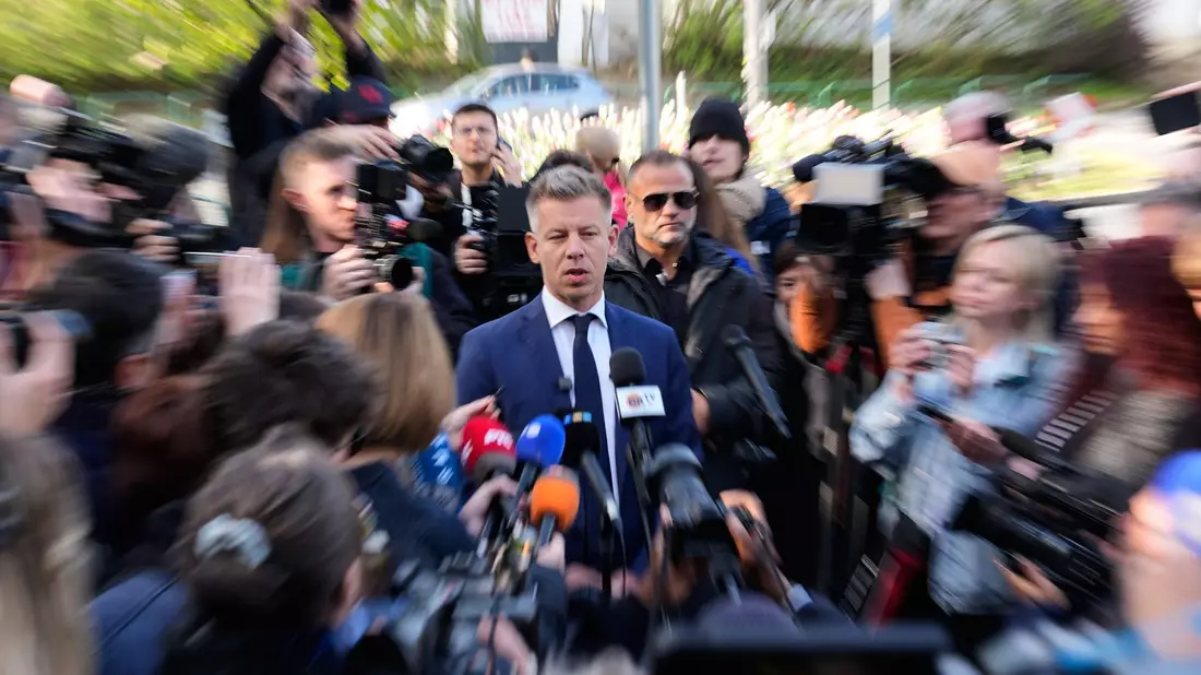 Magyar verspricht eine Abkehr von der Politik des derzeitigen Regierungschefs Orban.  - Bild: Darko Bandic/AP/dpa