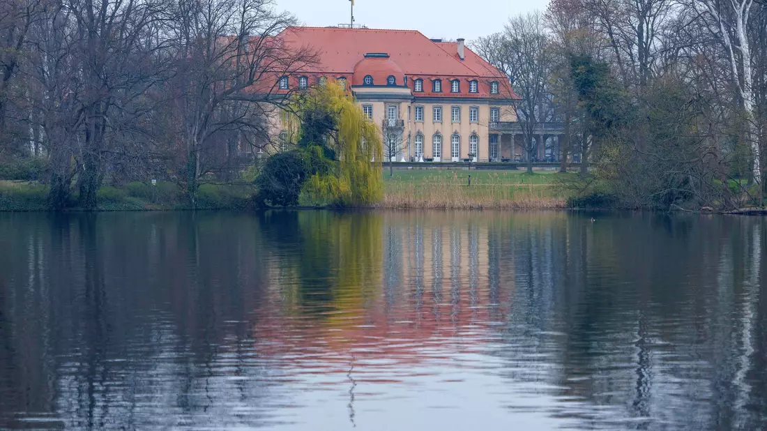 Die Villa Borsig - Verhandlungsort für Spitzenkoalitionäre am Wochenende.  - Bild: Carsten Koall/dpa