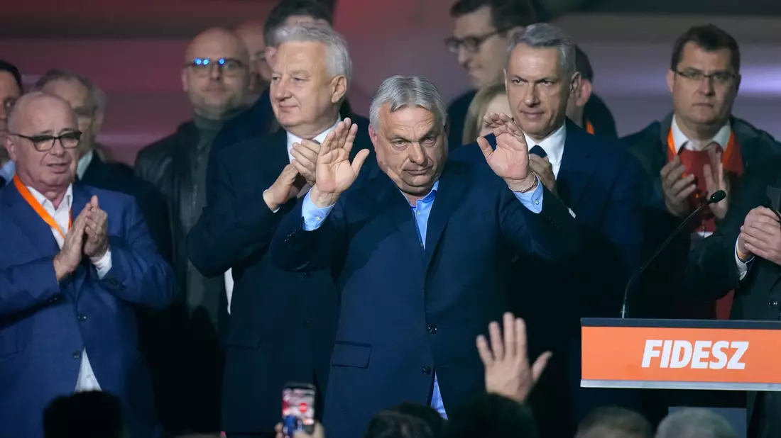 Viktor Orbans vernichtende Niederlage nimmt der EU eine große Last ab.  - Bild: Petr David Josek/AP/dpa