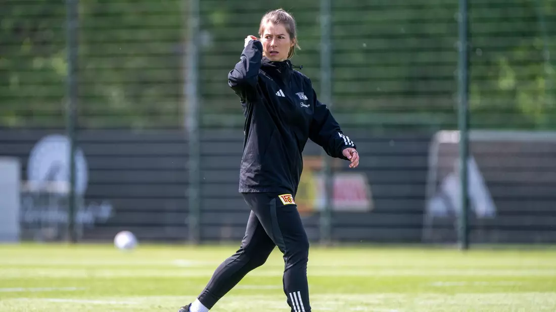 Marie-Louise Eta wird bei Union diese Woche das erste Training als Cheftrainerin leiten. (Archivbild) - Bild: Matthias Koch/dpa