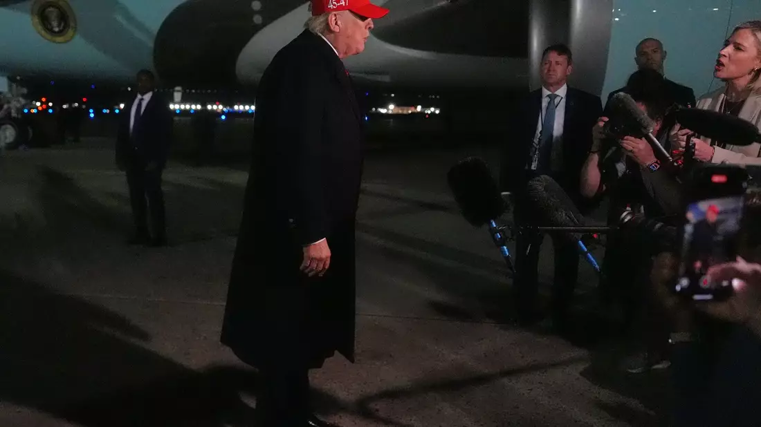 Trump ist es «egal», ob der Iran an den Verhandlungstisch zurückkehrt.  - Bild: Julia Demaree Nikhinson/AP/dpa