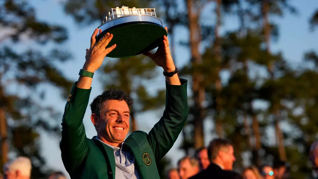 Rory McIlroy ist erst der vierte erfolgreiche Titelverteidiger in der Geschichte des Masters. - Bild: David J. Phillip/AP/dpa