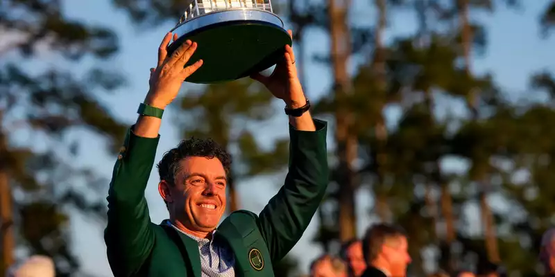 Rory McIlroy ist erst der vierte erfolgreiche Titelverteidiger in der Geschichte des Masters. - Foto: David J. Phillip/AP/dpa