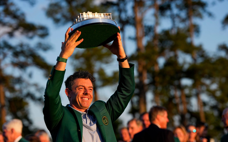Rory McIlroy ist erst der vierte erfolgreiche Titelverteidiger in der Geschichte des Masters. - Foto: David J. Phillip/AP/dpa
