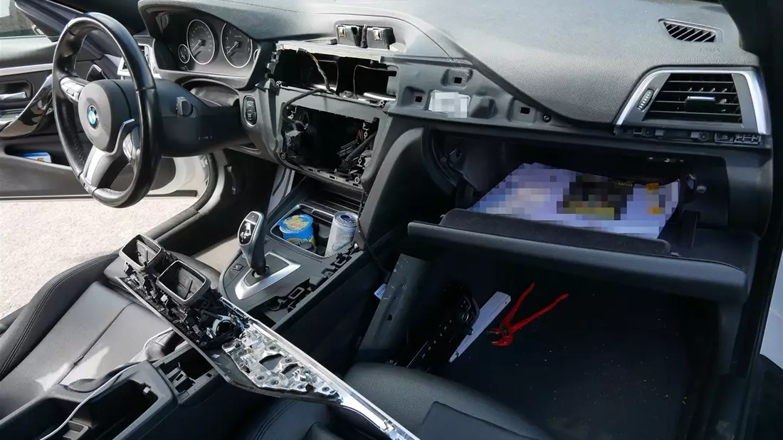 POL-RBK: Bergisch Gladbach - Mittelkonsole aus BMW in Schildgen ausgebaut - Bild: presseportal.de