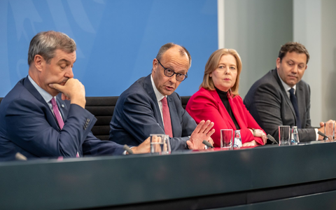 Die Spitzen der Koalition haben lange über eine gemeinsame Position zum Verbrenner-Aus gestritten - nun wurde eine Einigung gefunden.  - Foto: Michael Kappeler/dpa