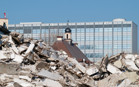 Bauschutt ist einem Gutachten zufolge auch ein wichtiger Rohstoff. (Archivbild) - Foto: Uwe Anspach/dpa