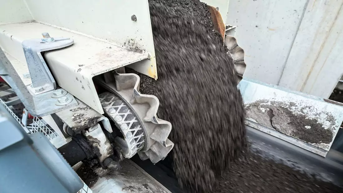 Recyclingmaterial kann am Bau verwendet werden, aber es passiert noch zu selten. (Archivbild) - Bild: Uli Deck/dpa