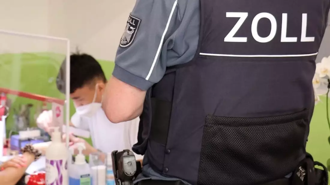 HZA-UL: Nagelstudio-Betreiberin beschäftigt Vietnamesen/innen illegal - Bild: presseportal.de