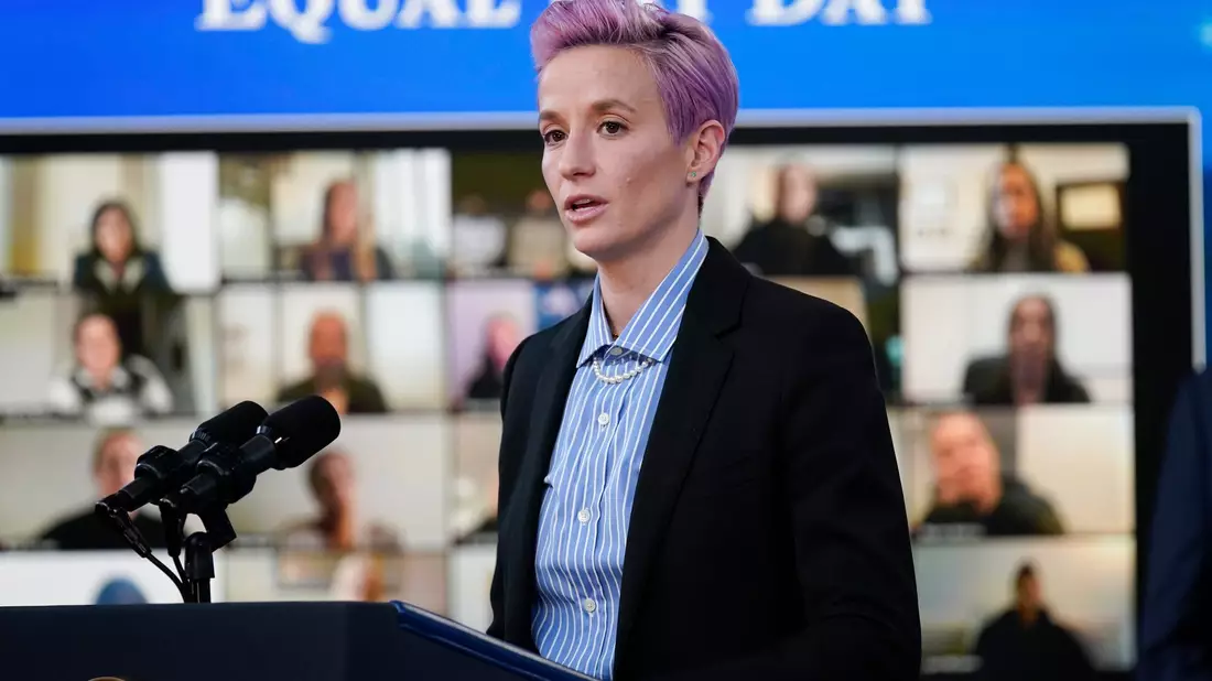 Beendete 2023 ihre aktive Karriere: die US-Amerikanerin Megan Rapinoe. (Archivbild) - Bild: Evan Vucci/AP/dpa