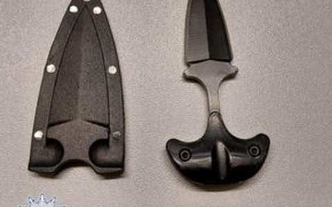 BPOLI-WEIL: Faustmesser und Reizstoffsprühgerät sichergestellt - Foto: presseportal.de